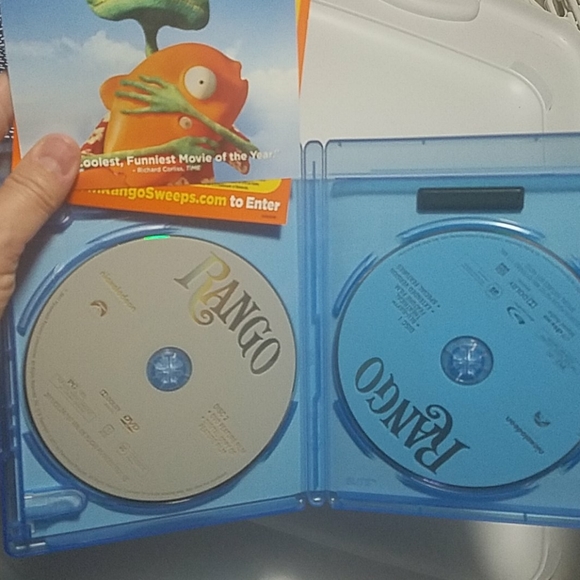 BluRay + DVD + DIGITAL COPY of RANGO - Picture 3 of 3